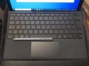 Microsoft Surface Pro 4 Core i5-6300U 2.40GHz/8GB/256GB/12" Windows 10,+Keyboard - Picture 1 of 6
