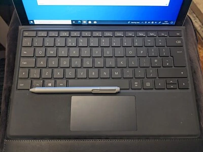 Microsoft Surface Pro 4 Core i5-6300U 2.40GHz/8GB/256GB/12" Windows 10,+Keyboard - Image 1 of 4