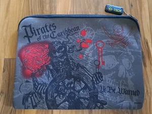 Disney Computer Lap Top Sleeve " Pirates Of The Caribbean" See Photos - Afbeelding 1 van 6