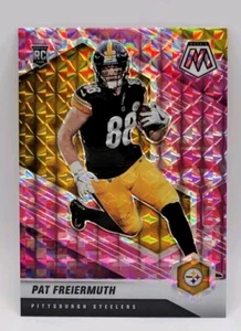 Pat Freiermuth 2021 Panini Mosaic #332 Rosa Mimetico RC Rookie - Foto 1 di 2