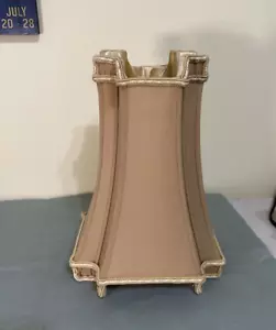 Pantalla de lámpara cuadrada de diseño vintage con esquinas invertidas oro seda 11,25 de alto - Imagen 1 de 10