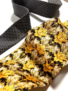 GIANNI VERSACE VINTAGE '90s BAROQUE LOTUS FLOWER TIE ART NOUVEAU DOTS ITALY GOLD - Picture 1 of 16