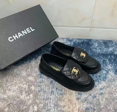 CHANEL Negro Acolchado Solapa Turnlock Dorado - Talla 39 Foto 1 de 4