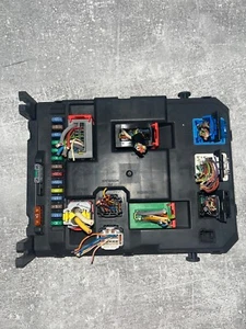 2008 PEUGEOT 207 FUSE BOX EUROPEAN UNDER THE PANEL 1.6 Petrol 9664983180 - Picture 1 of 6