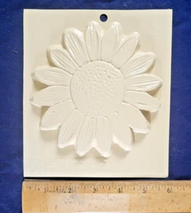 Lotto stampi gesso vintage plastica girasole arcobaleno conchiglia cavallo a dondolo ragazza orso - Foto 1 di 21