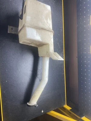 Ford Mustang V6 2005-2009 depósito de lavadora de parabrisas  Foto 1 de 3