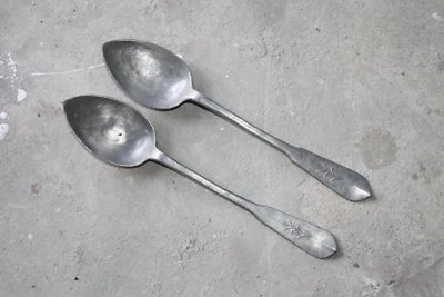 2 CUILLERES ANCIENNES A RAGOUT EN ETAIN  ART POPULAIRE 18eme - Photo 1/3