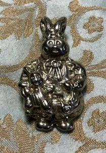 MJ Rabbit brooche - Picture 1 of 4