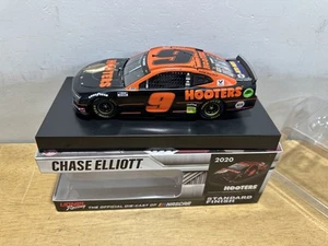 Chase Elliott 9 Hooters 2020 Night Owl O1:24 NASCAR Diecast Car Lionel Racing - Picture 1 of 7