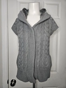 Zara Women's Sleeveless Faux Fur Hooded Sweater Vest Size Medium - Picture 1 of 4