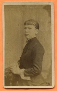 CDV Minneapolis, MN, Portrait of a Young Woman, by Oleson, circa 1880s Backstamp - Picture 1 of 3