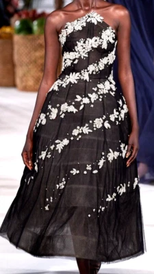 New NWT Oscar de la Renta Runway Crystal Embroidered Tulle Long Gown Dress US 6 - Image 1 of 4