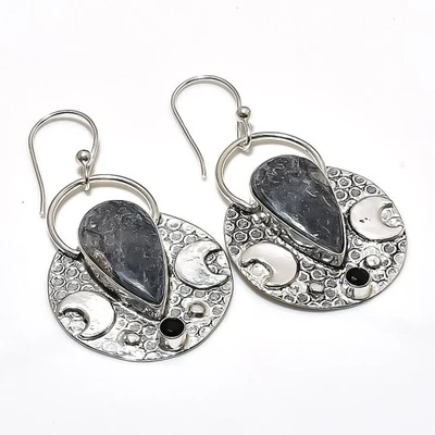 Pendiente de joyería de plata de ley 925 con piedras preciosas de espinela y coral aguijón 2,36" W190 Foto 1 de 2