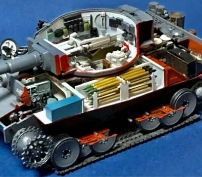 Modellino tagliato riproduzione interna serbatoio Academy 1/35 Tiger I costru... - Immagine 1 di 4