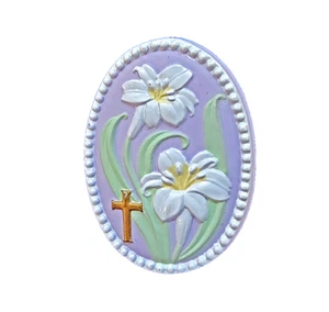 Hallmark PIN/PENDANT Easter Vintage CAMEO LILY FLOWERS Lilac Cross 90s Brooch - Picture 1 of 3
