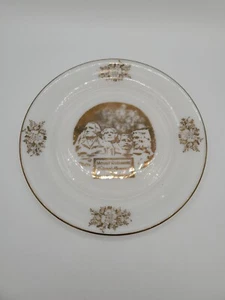 Vintage 1940s White Milk Glass Mount Rushmore Plate 9" Gold Trim Souvenir RARE - Picture 1 of 4