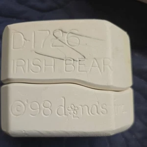 Vtg Dona's Molds #D-1726 Slip Casting Mold ©1998 Irish bear - Picture 1 of 2