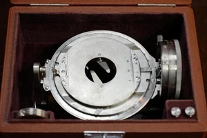 microscope antique vintage collectible Accessory  "Leitz Universal Stage UT2" - Picture 1 of 20