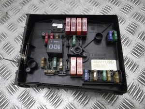 Volkswagen Golf Engine Bay Fuse Box 0-1718130-1 Mk5 2.0 Diesel 2004-2009R - Picture 1 of 9