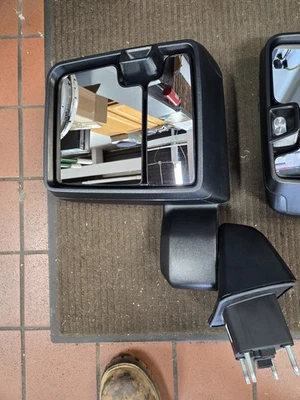 Зеркала с электроприводом 2022 Chevy Silverado Rst без слепых зон без подогрева справа и слева - Изображение 1 из 4