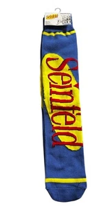 Logotipo del programa de televisión SEINFELD - Calcetines Crew - Talla 6-12 - Azul-Amarillo NUEVO CON ETIQUETA - Imagen 1 de 2