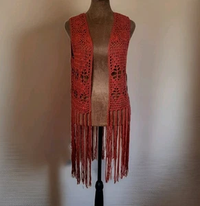 Neu mit Etikett Rock & Roll Weste gehäkelt Größe M Fransen rötlich gebrannt orange Herbst Festival - Bild 1 von 7