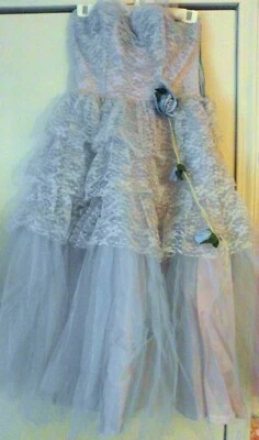VINTAGE ♡ 1954 ♡ VESTIDO/VESTIDO DE DAMA DE HONOR ♡ ENCAJE AZUL ♡ Fabuloso Estado Foto 1 de 4