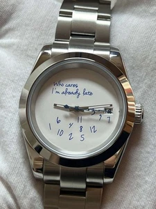 Reloj Personalizado Seikmod "Ya Tarde" Acero Inoxidable | Humor Minimalista | Automático - Imagen 1 de 4