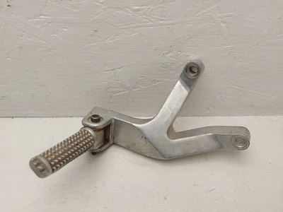 94-96 Yamaha FZR 600 4JH Foxeye Cabide e Pino Traseiro Esquerdo Passageiro Footpeg - Imagem 1 de 4