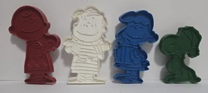 Vintage Hallmark Peanuts Christmas Cookie Cutters Charlie Brown Snoopy - Picture 1 of 2