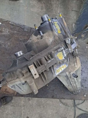 2003-2006 GMC Yukon Transfer Case Assembly OEM - Image 1 of 4