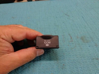 LEXUS RX400h 06 07 08 NEGRO AC115V 100W INVERSOR TOMA DE CORRIENTE ENCHUFE Foto 1 de 3