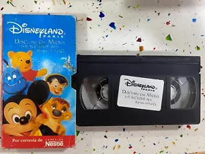 DISNEYLAND PARIS CINTA VHS TAPE DESCUBRE CON MICKEY LOS SECRETOS DE REINO MAGICO - Imagen 1 de 2
