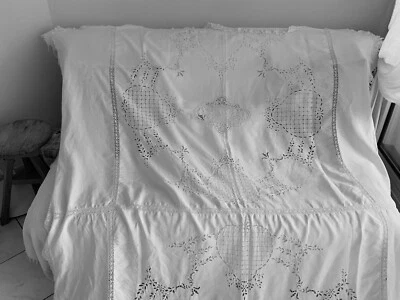 Linge Ancien Nappe En Fil De Lin  brodée Richelieu Et Dentelle Décor Royal - Photo 1/4