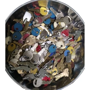 Near 1 Pound (LBS) Used KEYS, Brass And Other See Photos Free Shipping. - Picture 1 of 2