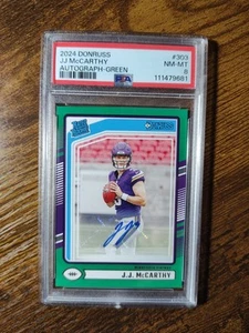 2024 Donruss #303 Verde JJ McCarthy Rated Rookie Auto PSA 8 - Foto 1 di 2