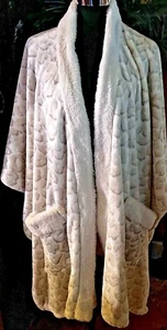 Charter Club Super Soft Cozy Poncho Style Furry Cape Pockets Snow Leopard Design - Picture 1 of 10