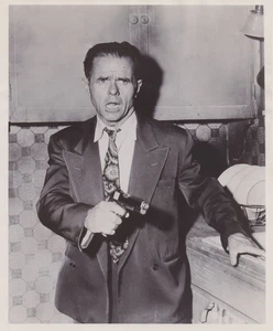 1957 Pressefoto Schauspieler Elisha Cook Hauptrollen in der TV-Show "The Millionaire" auf CBS - Bild 1 von 2