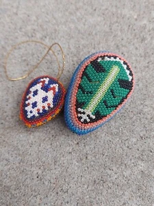 2 HUICHOL MEXICANO Colorido Huevo de Pascua Adorno Arte Popular Nativo Semilla Cuentas México - Imagen 1 de 2