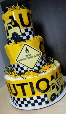  Pastel de pañales de 3 niveles - Tema bebé en construcción - negro y amarillo  Foto 1 de 3