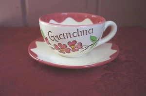 TAZA GRANDE PINTADA A MANO "ABUELA/CAFÉ" CON PLATILLO - Imagen 1 de 4