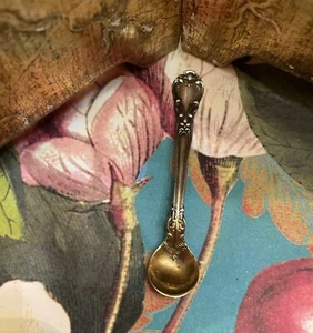 Gorham Sterling Silver Chantilly Salt Spoon with Gold Wash No Marks/Mono - Picture 1 of 4