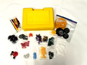 Connettori e aste KNEX vintage custodia gialla (1997) assortiti puliti insaccati 200+ pezzi - Foto 1 di 24