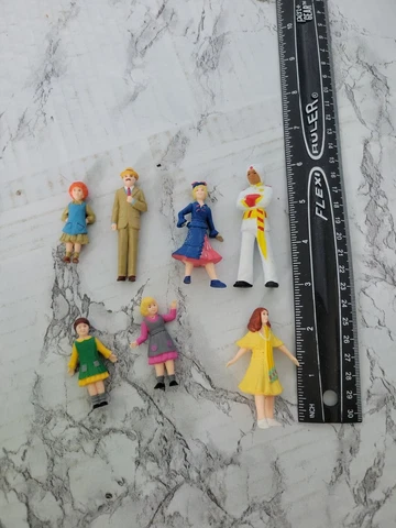 Vintage 1982 Orphan Annie Figurines Mini Figures Lot Of 7 Annie Sandy Cover