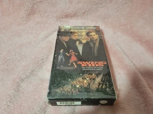 Swing Kids VHS Tape - Christian Bale, Robert Sean Leonard - Foto 1 di 5