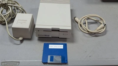Tested. Commodore 1581 Disk Drive, Power Supply, IEC Cable, Utilities Disk - Image 1 of 4