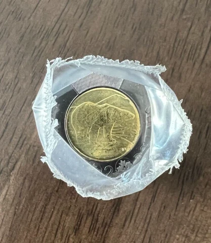 1 2022 CANADA $2 Toonie Uncirculated UNC QUEEN ELIZABETH II BLACK RING From Roll Cover