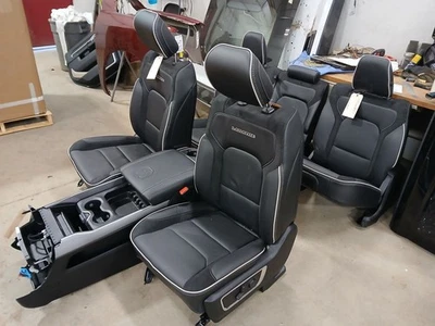 Conjunto de assento de couro preto 2025 Ram 1500 EV Laramie potência ventilada aquecida 3124172 - Imagem 1 de 4