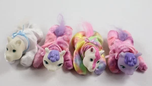 4 Stück Pony Überraschung Ersatz Babys Pferd Plüsch - Bild 1 von 4