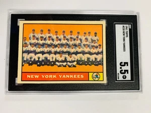 1961 TOPPS YANKEES TEAM CARD #228 SGC 5.5 EX+ GRADED HOF - Picture 1 of 2